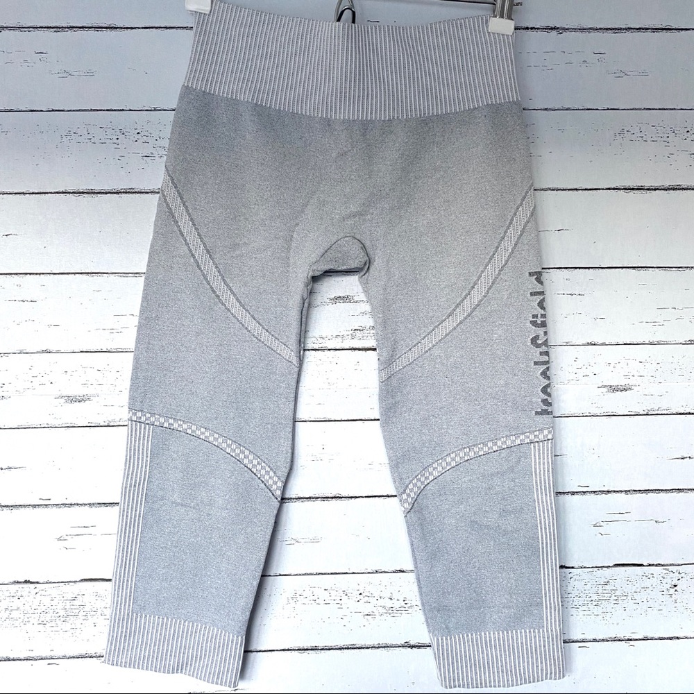 Track & Field Gray Textured Capri Leggings